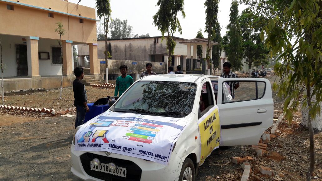 Digi_Jharkhand's tweet photo. Aadhar on  Wheel in Digital Jharkhand Week https://t.co/CZmkr0X3J6