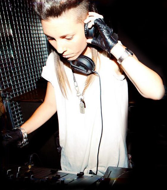 El programa <a href="/NaturalSelekted/">Natural Selekted</a> presenta el #RedBullMusicMix de hoy con la DJ Nur Braza (<a href="/Blumnasty/">Nur Braza</a>). ¡Dale al play! bit.ly/NurBrazaMix