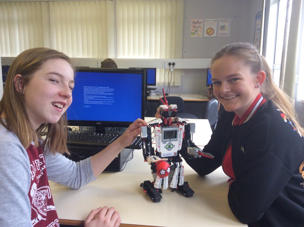 THSch_Computing's tweet photo. U4 computing students getting their robot ready for Red Nose Day. #thcomputing https://t.co/rsvEjfe3Q3