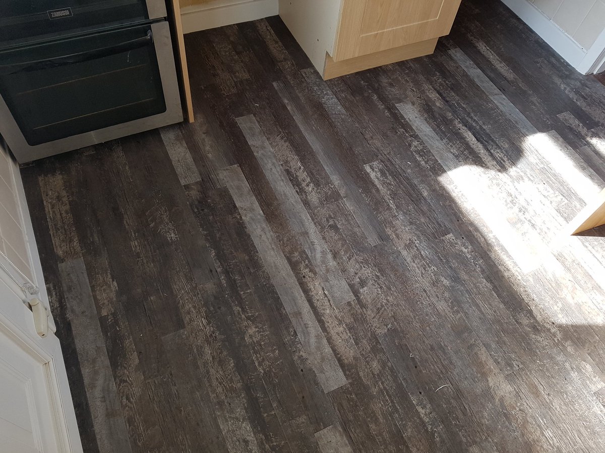 rubyflooringltd's tweet image. Kitchen in house refurbishment fitted with @KarndeanFloors vinyl tiles looks stunning 👍👌