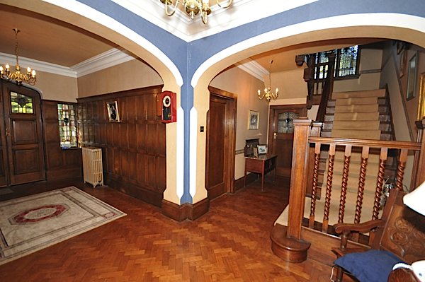 IanPerks_'s tweet photo. TO LET £1600pm #Oldswinford, large traditional 5 bedroom property beautifully landscaped grounds, 3 reception rooms https://t.co/AsOVwY5fPn https://t.co/ak9QuQfOao