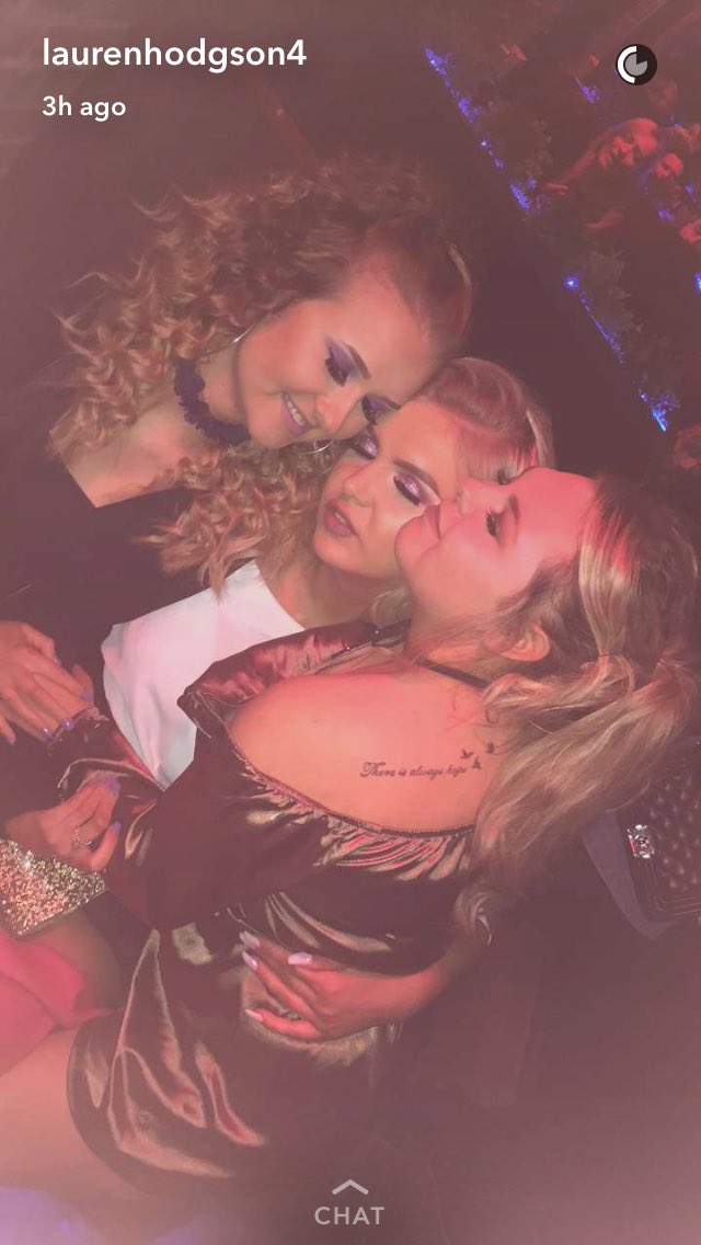leahatkinson10's tweet photo. if shez's two teeth weren't sticking out this photo would be good😂😂😂 https://t.co/zbTcaaQODY