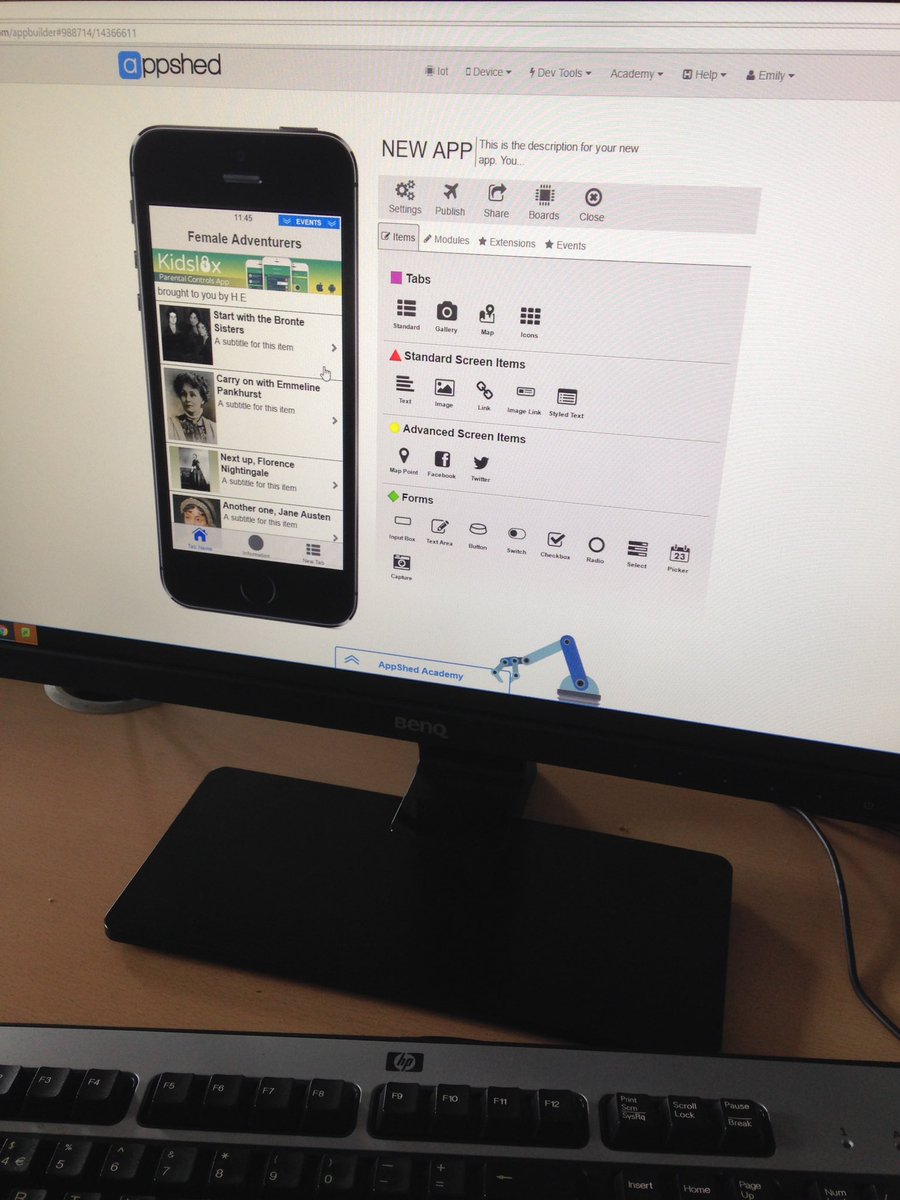 WycHighTech's tweet image. Brain storming ideas and generating their own apps #futurecoding @Stemettes