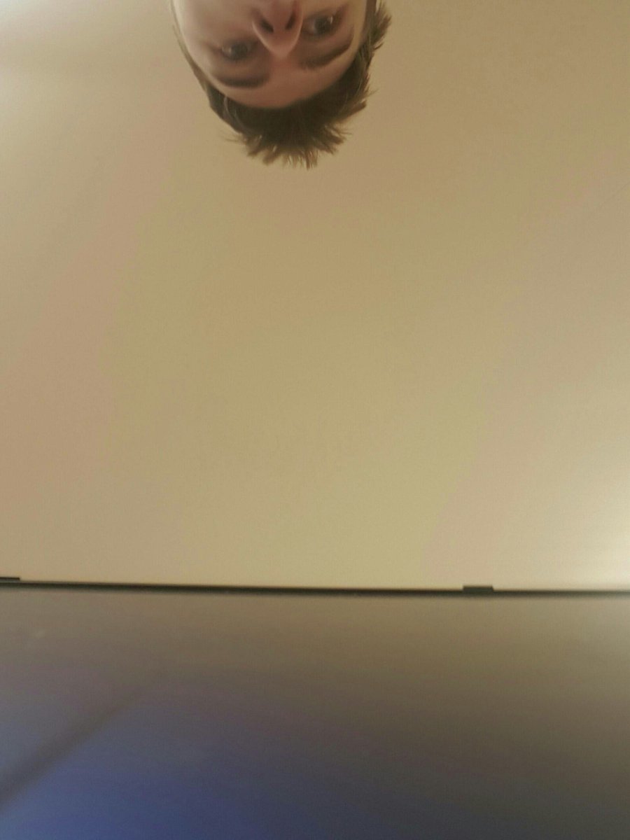 AD6023DNET1's tweet image. This person stole a red VW Golf. Registration is 01 C 12345.