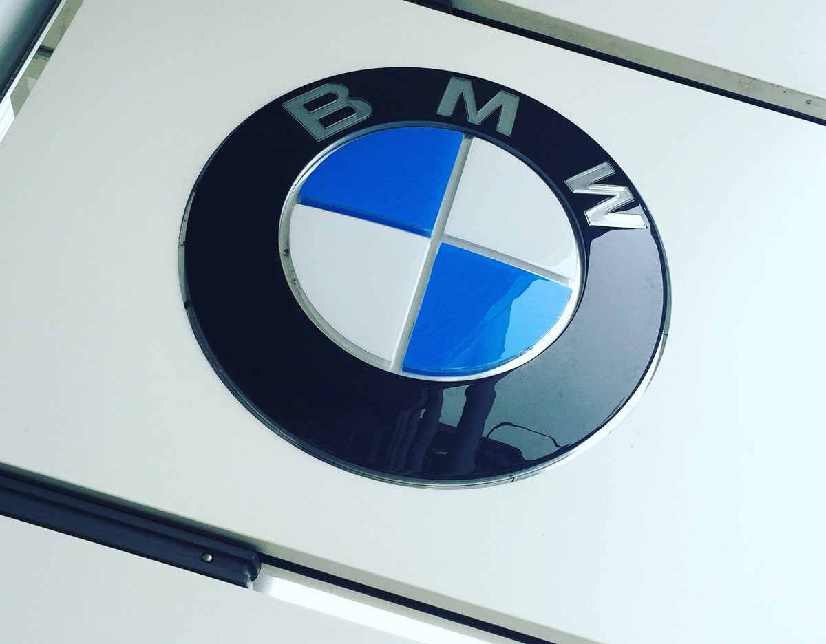 prpreis_dprg's tweet photo. #bus2: Bei @BMWDeutschland geht's Vollgas Richtung Zukunft!🚗💨#thenext100years #DPRGtour #prpreis https://t.co/rkNl9b1DHh