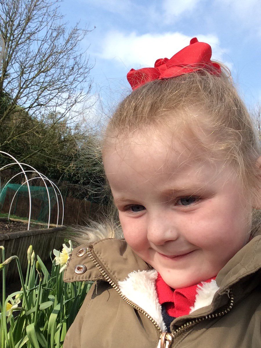 AshTreeKATPS's tweet photo. FS Spring Walks #springselfies #spreadthehappiness https://t.co/bd3ysohPLz