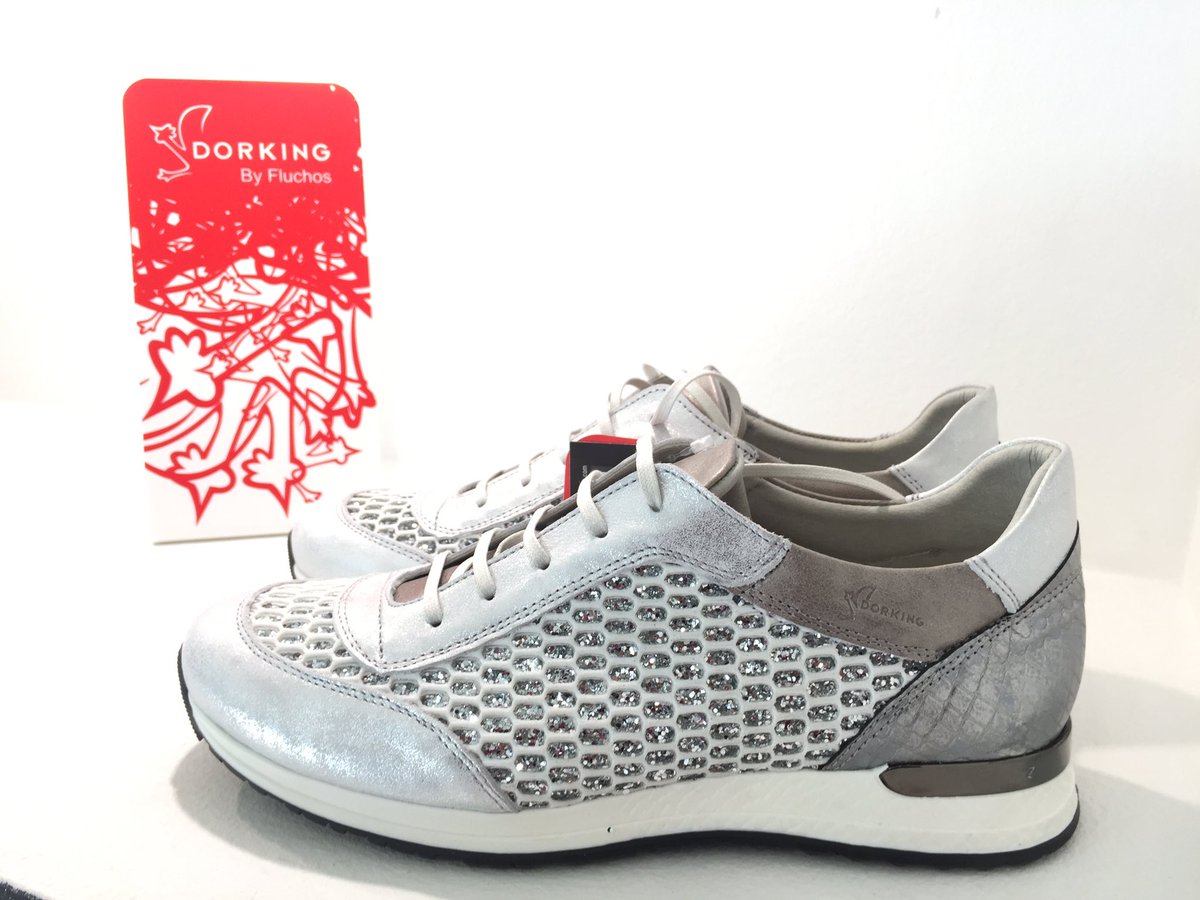 NuriaBerdonces's tweet photo. #sneakers que enamoran♥️cuando la comodidad y el diseño, forman un tandem perfecto @fluchostienda #StreetStyle #urban #madeinspain 😍😍#tudela https://t.co/KhP3GCyddl