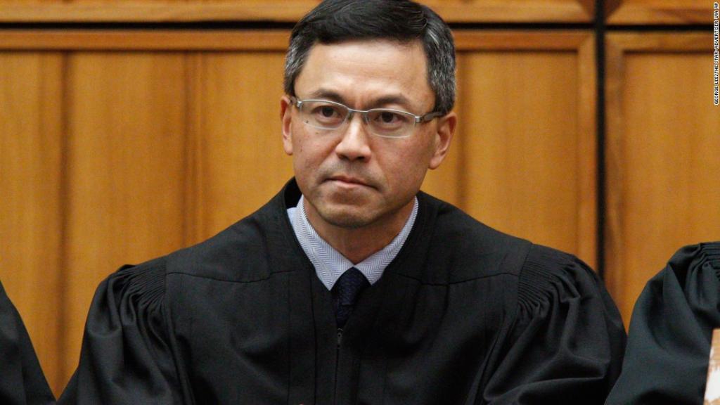 CNN's tweet image. A Hawaii federal judge who blocked Trump's revised travel ban has been the target of threatening messages, FBI says  cnn.it/2n18wix