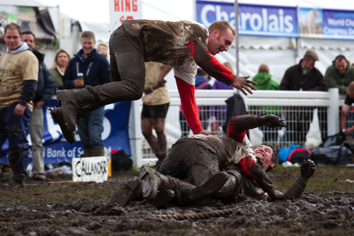 ScotlandRHShow's tweet image. The weather has been awfy dreich this week but we always know how to make the best of it! #FeelGoodFriday #RHS2017