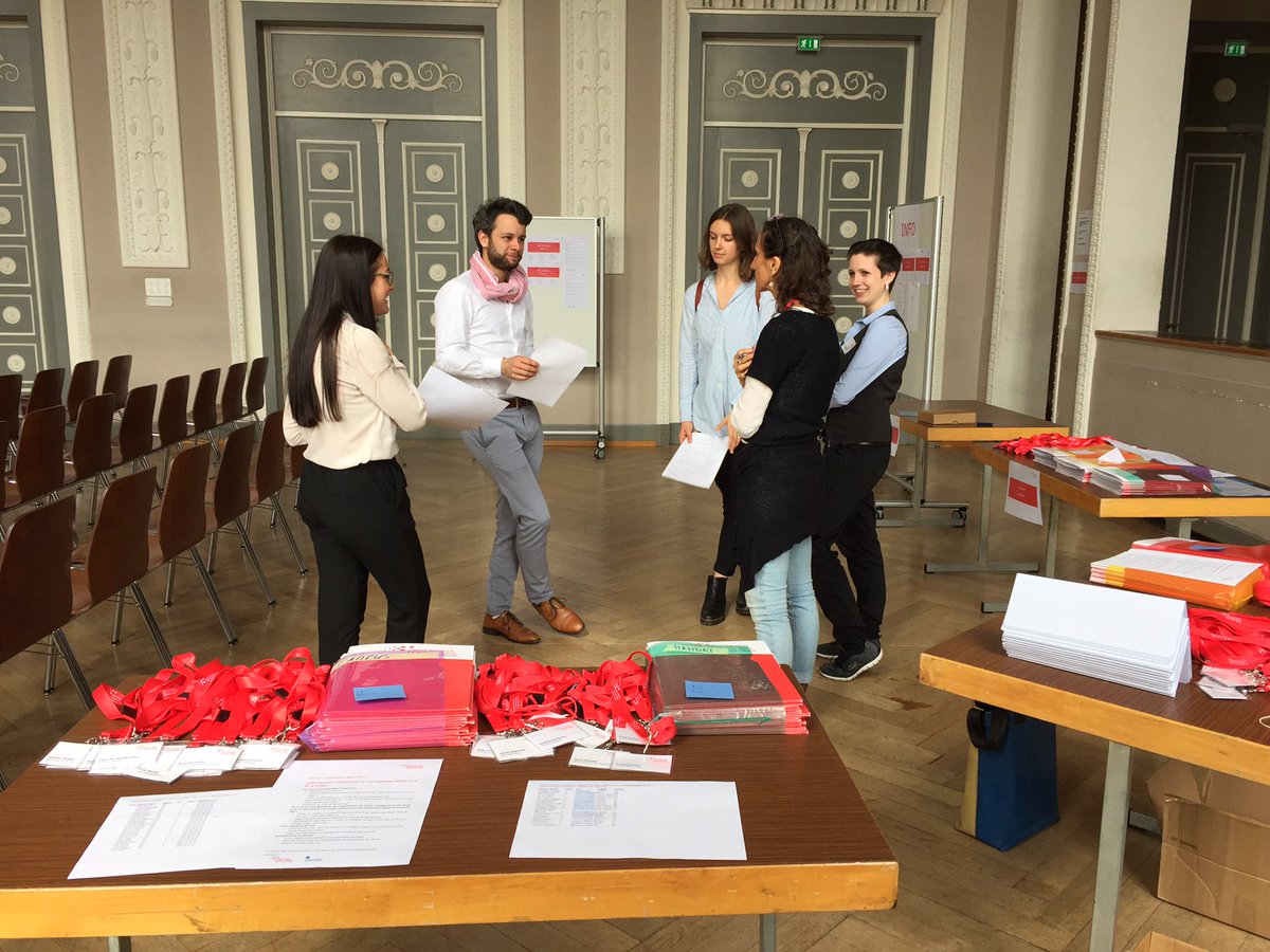 JDebattiert's tweet photo. Letztes Teambriefing #Final #jugenddebattiert https://t.co/lGngGFmdOh