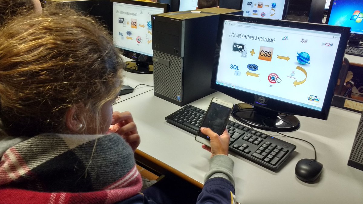 3° ESO en la #WTMTenerife , porque las ventanas están abiertas para la mujer en todos los ámbitos <a href="/GDG_ES/">GDG Spain</a> #lasalleciencias