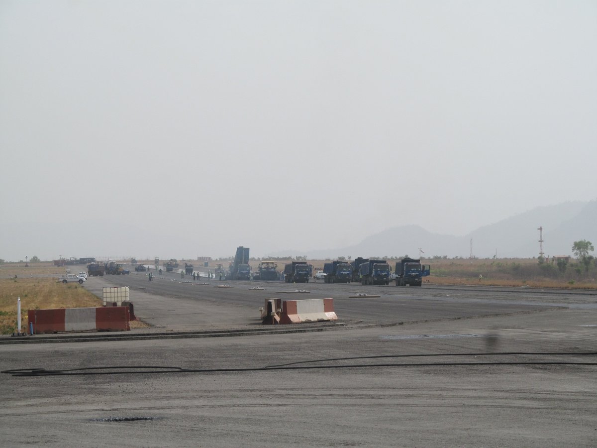 FAAN_Official's tweet photo. Nnamdi Azikiwe International Airport Abuja Runway update #workinprogress #AbujaUpdate #ABVClosure #Abuja https://t.co/NVlGKs8ydk