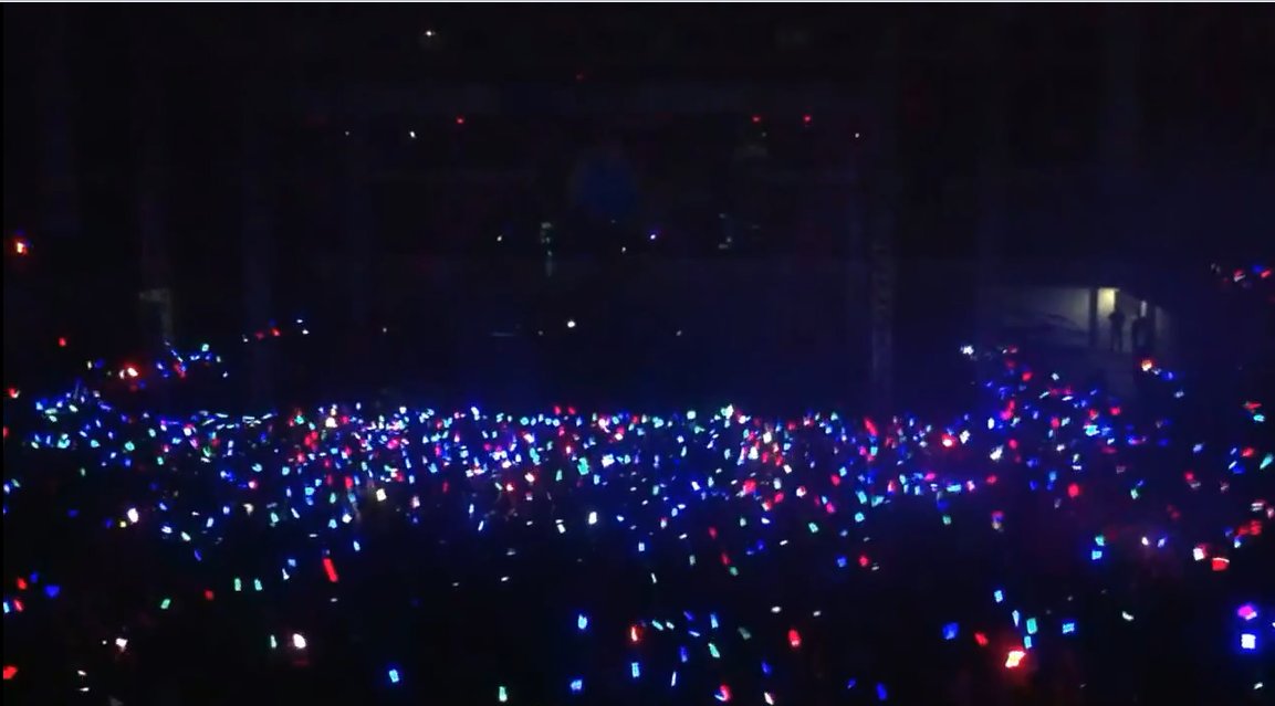 AnsNimeOfficial's tweet photo. @officialJKT48 Ocean LIGHTSTICK Never Die #ganbattejot 💪💪💪💪💪💪💪 &amp; @melodyJKT48 HBD yang ke 25 tahun
#MelodySilverGoals ⚽️⚽️ ❤️❤️❤️ https://t.co/W8ty3Q6eak