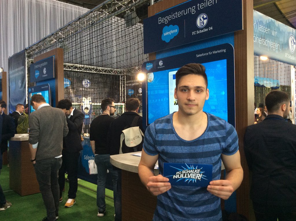 RobokeeperCeBIT's tweet image. Tooooooooor! Und wieder ein Treffer auf der #SalesforceTour! Kommen Sie vorbei in Halle 9!