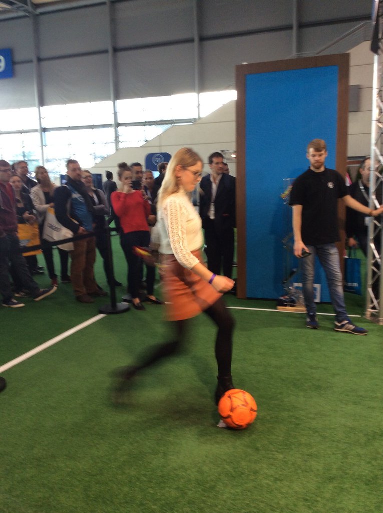 RobokeeperCeBIT's tweet image. Tooooooooor! Und wieder ein Treffer auf der #SalesforceTour! Kommen Sie vorbei in Halle 9!