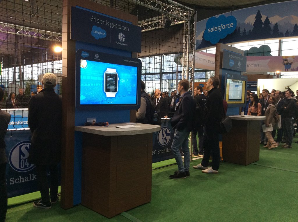 RobokeeperCeBIT's tweet image. Tooooooooor! Und wieder ein Treffer auf der #SalesforceTour! Kommen Sie vorbei in Halle 9!