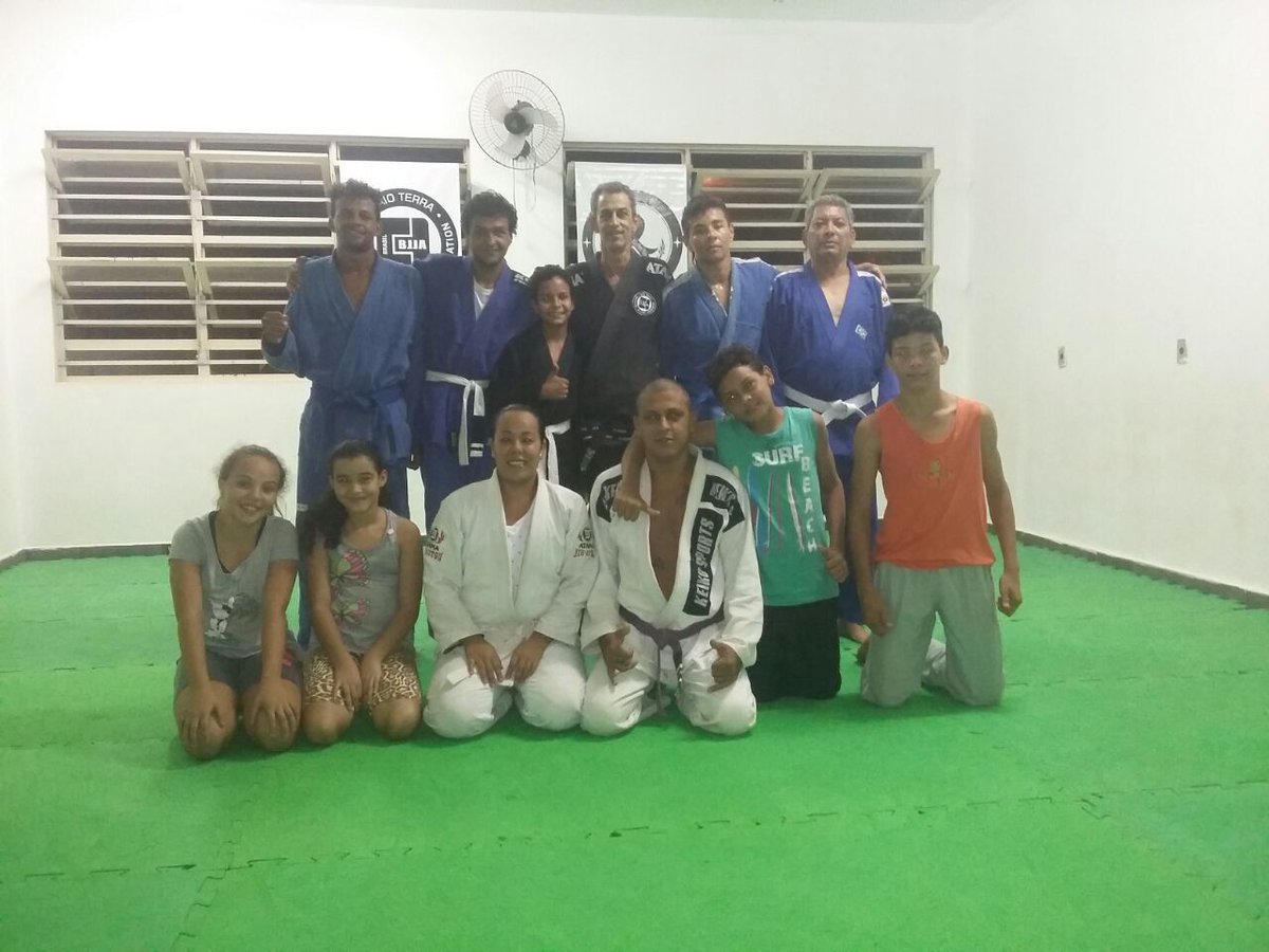 Marcoliveirabjj's tweet photo. Training session, and the mistress was also. Oss... #bjj #labjj #ctbjj #loucoporjiujitsu https://t.co/jDd2KJc67s