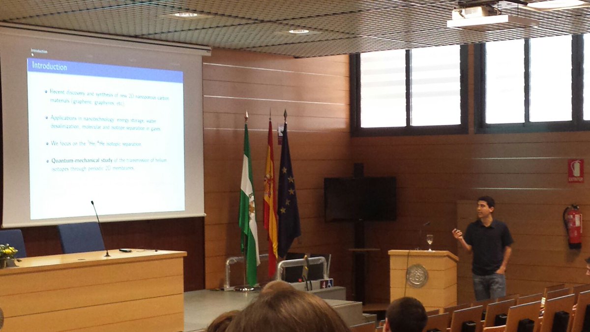 iff_csic's tweet photo. Alfonso Gijón del #IFF @csic en su charla #J2IFAM 2017 @unisevilla #GEFAM @RSEF_ESP #helio #graphdiyne #quantum #FisicaFundamental #Fisica https://t.co/eZGGKnjmcx