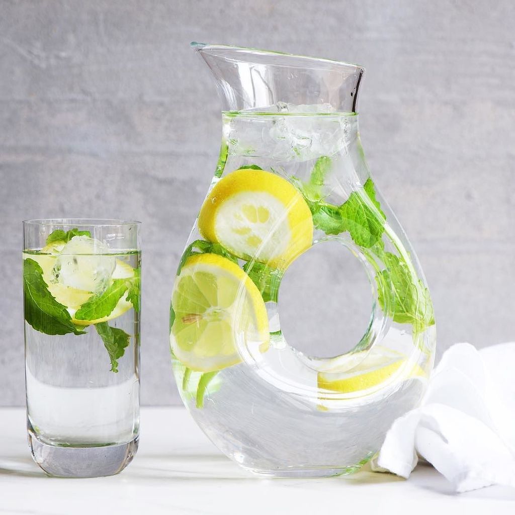 Remember to stay hydrated 😁 💦 🍋 🌿