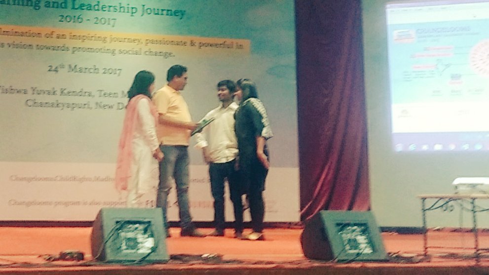 Pravah01's tweet photo. Felicitation begins ... #lecin #changelooms 2017 https://t.co/PjghkIn3qk