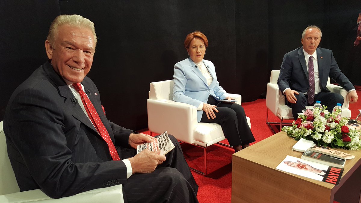 Değerli konuklafımız da salondalar...