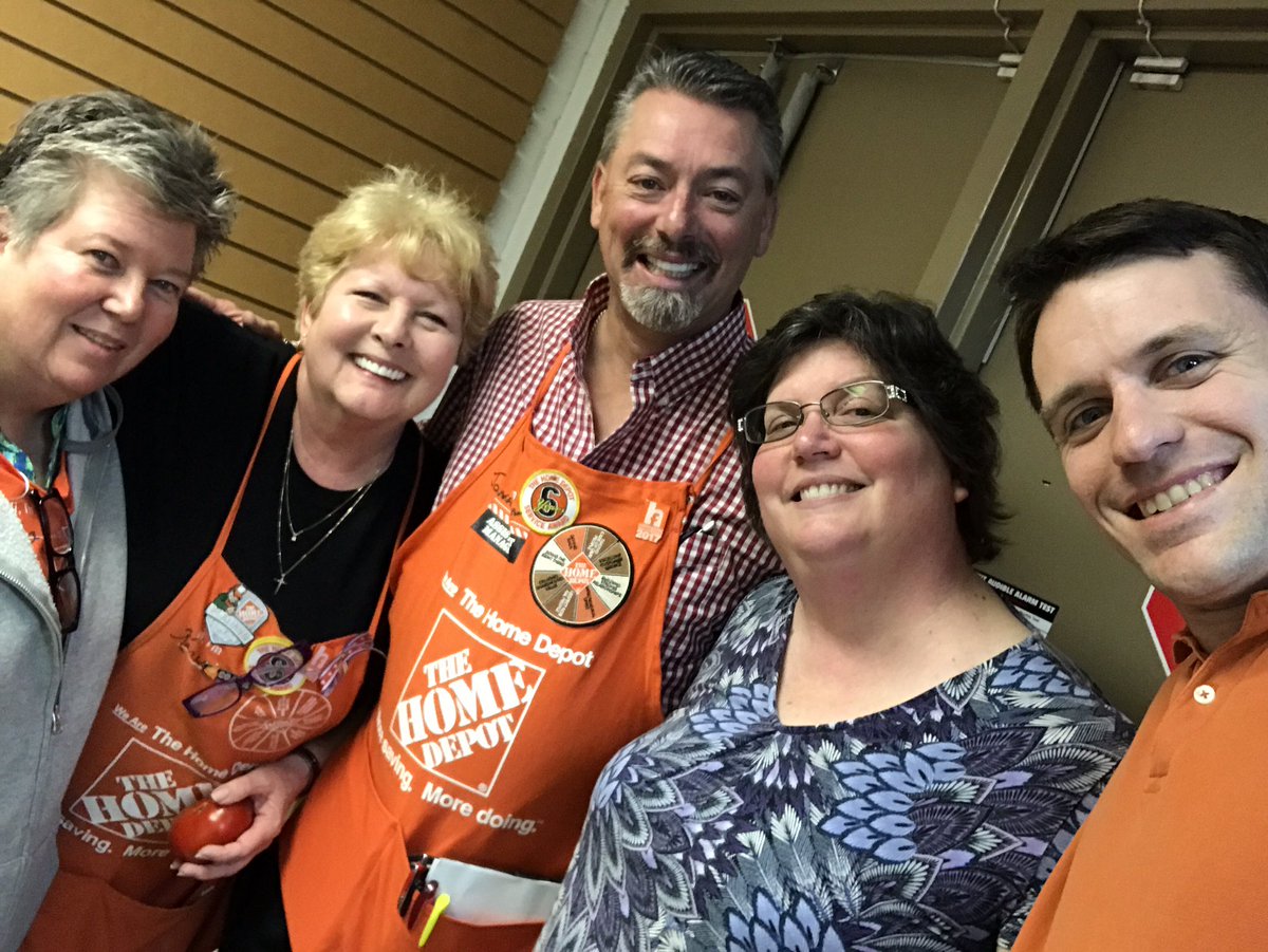 JohnMcCoy84's tweet photo. We truly have the best associates in the world at Home Depot! Always there to help put a smile on your face! #BDDSW https://t.co/fmSSC1Rw9g