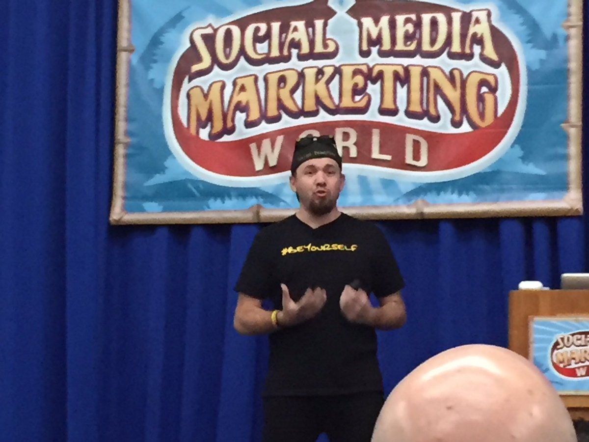 aroundtheleafco's tweet photo. "I don't know" adds validity to what you do know @BrianFanzo #SMMW17 #BeYourself #provideaccess https://t.co/AL3JgFB5Dj