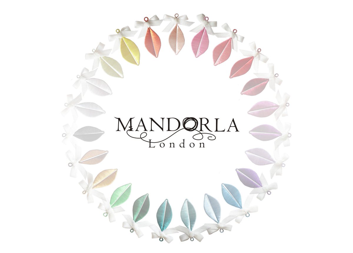 mandorla_studio's tweet photo. Heritage line #earrings
The half lip is the basic shape of wrapped #flower. Every #design develops from this shape.
#wrappedflowers #art https://t.co/eJUbnAUYBZ