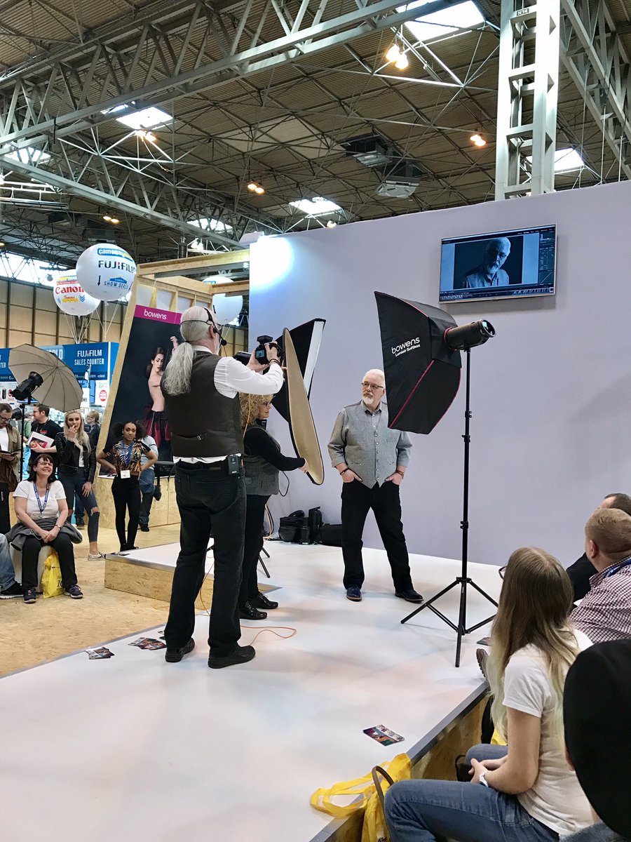 kandaimages's tweet photo. #UKPhotoShow 2017 Best ever!  Keith getting his portrait with @TrevorYerbury @FayeYerbury  @BowensFlash https://t.co/IUlEABfyMZ