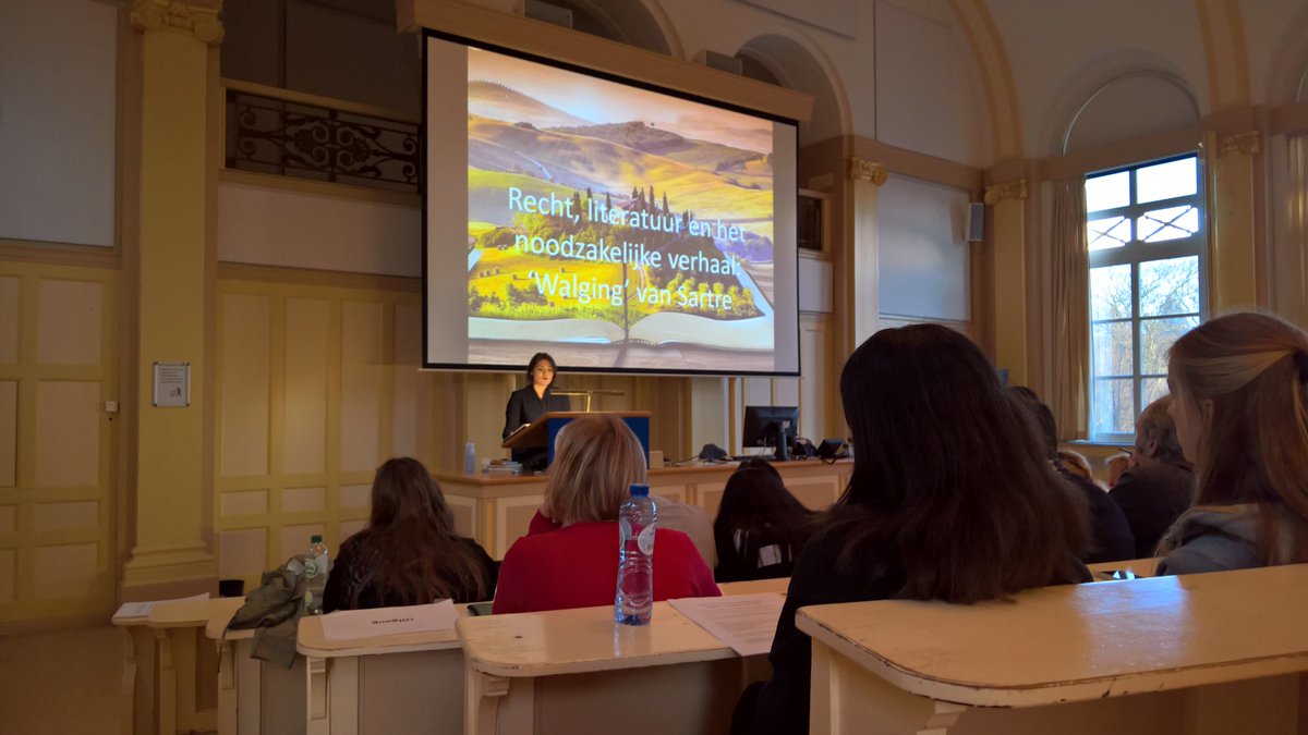 rechtliteratuur's tweet image. Enkele foto's van de lezing van @C_Bouteligier over #Sartre's #Walging.