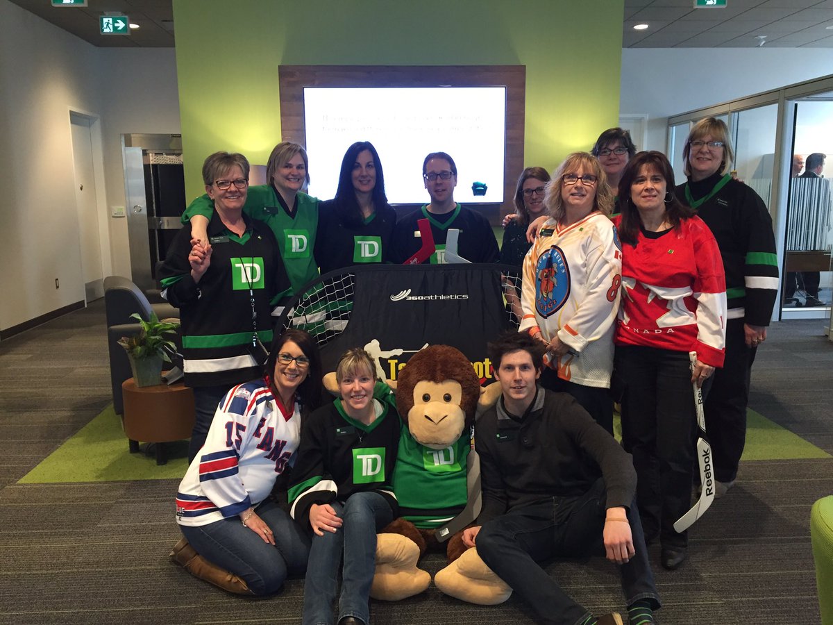 Selling raffle tickets to support Girls inc. Love our team <a href="/LISATYO2/">LISA TYO</a> @heizyb <a href="/LesleyHubbard_/">Lesley</a> <a href="/knappsy/">krïsten</a> @