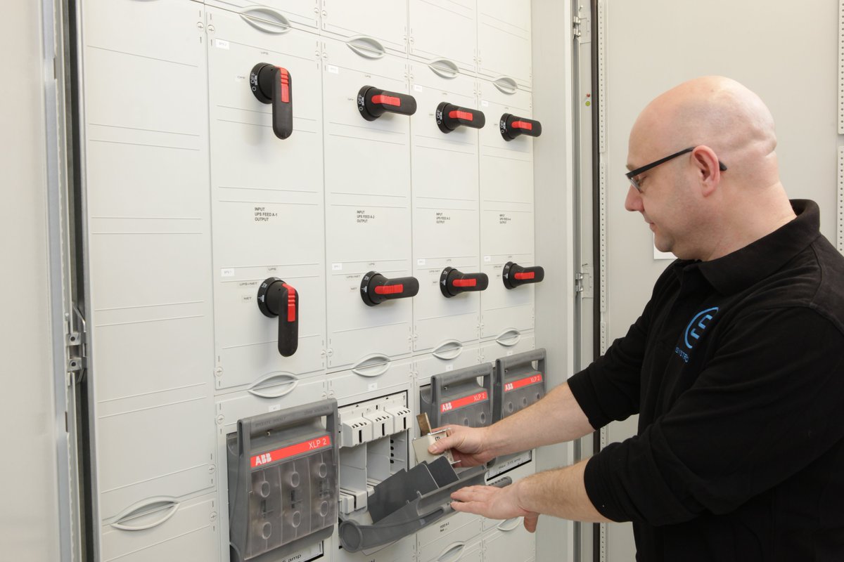 100% uptime and space saving for <a href="/Systemec/">Systemec</a> #datacenter with ABB. Watch the video… bit.ly/2mHwDBR