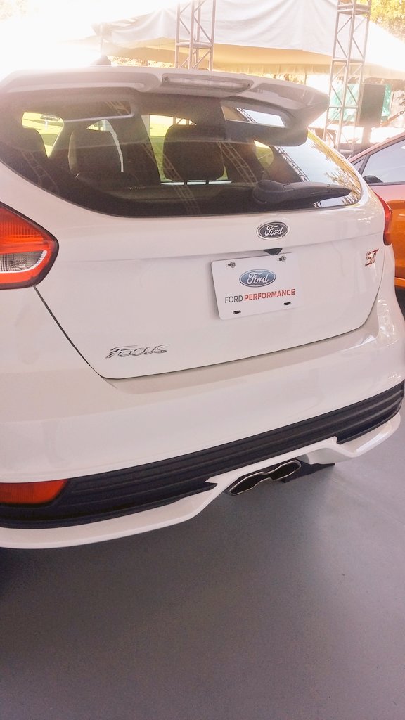 FordMX's tweet photo. #FocusST es la fusión ideal entre innovación, diseño, modernidad y experiencia de manejo, ¿o tú qué opinas? #FordPerformance https://t.co/nYu0olrbvc