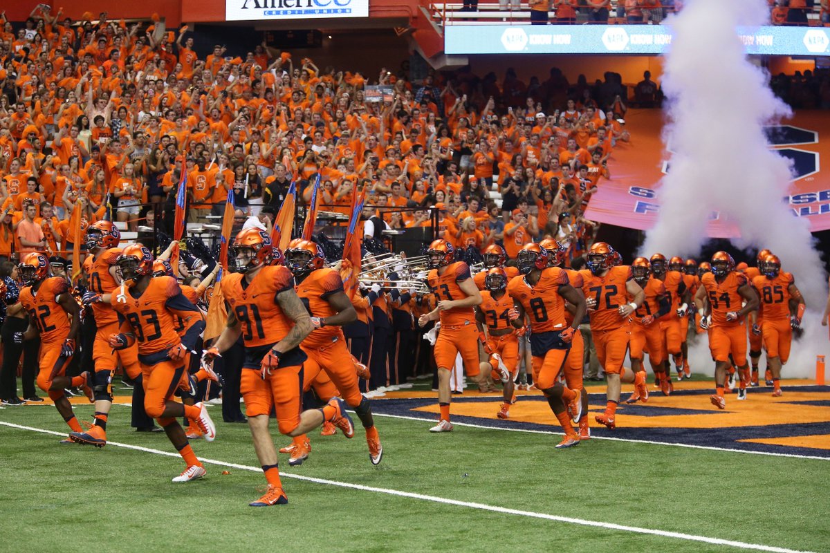 CuseFootball's tweet image. Here every day is #NationalOrangeDay!

 #OITNF 🍊💨