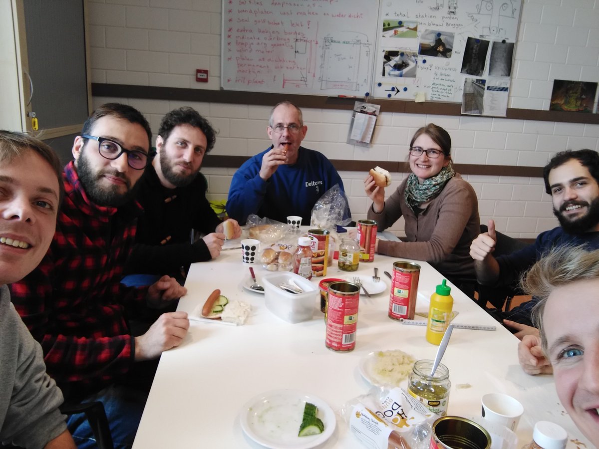 WavesMaximilian's tweet photo. Break for paddle and crew. Time to check signals and optimise instruments. @Deltares @hydralabplus #deltaflume https://t.co/qaevT2eUVL