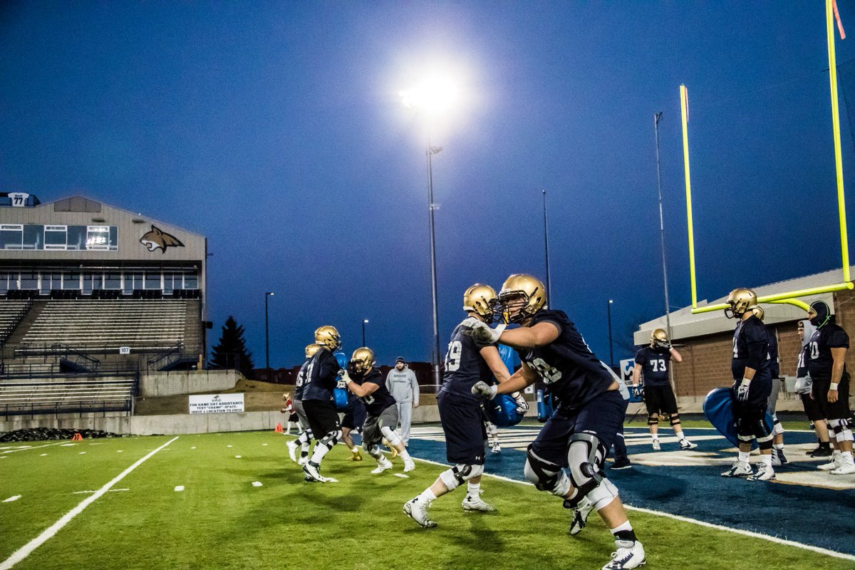 MSUBobcatsFB's tweet photo. Spring Practice #2 📷

#BobcatSpring17
#BlueCollarGoldStandard https://t.co/4i6l0Nn1Qj