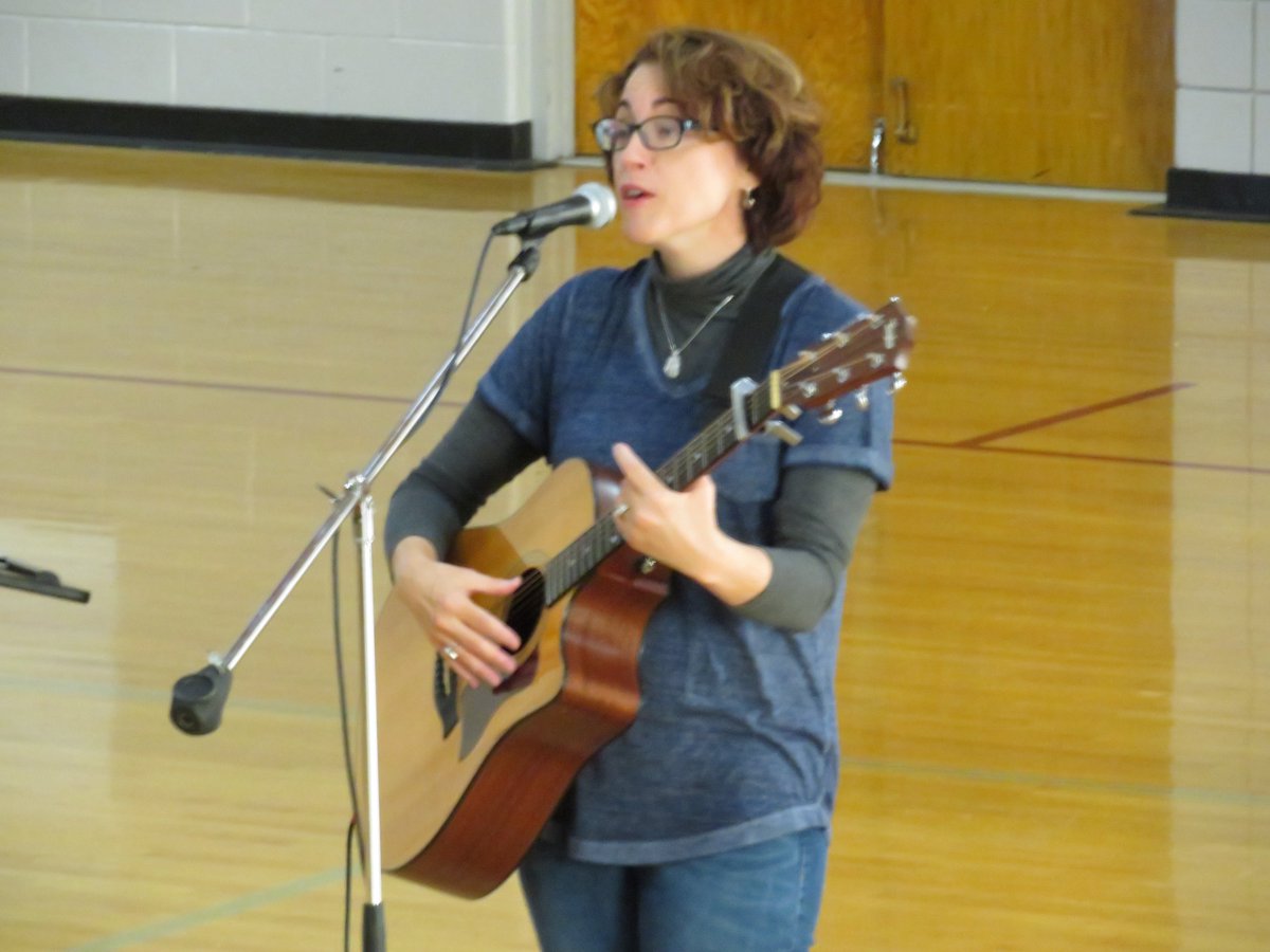 Contemporary Catholic music artist Sarah Hart visited Saint Vincent students today to show how music and prayer go hand-in hand.