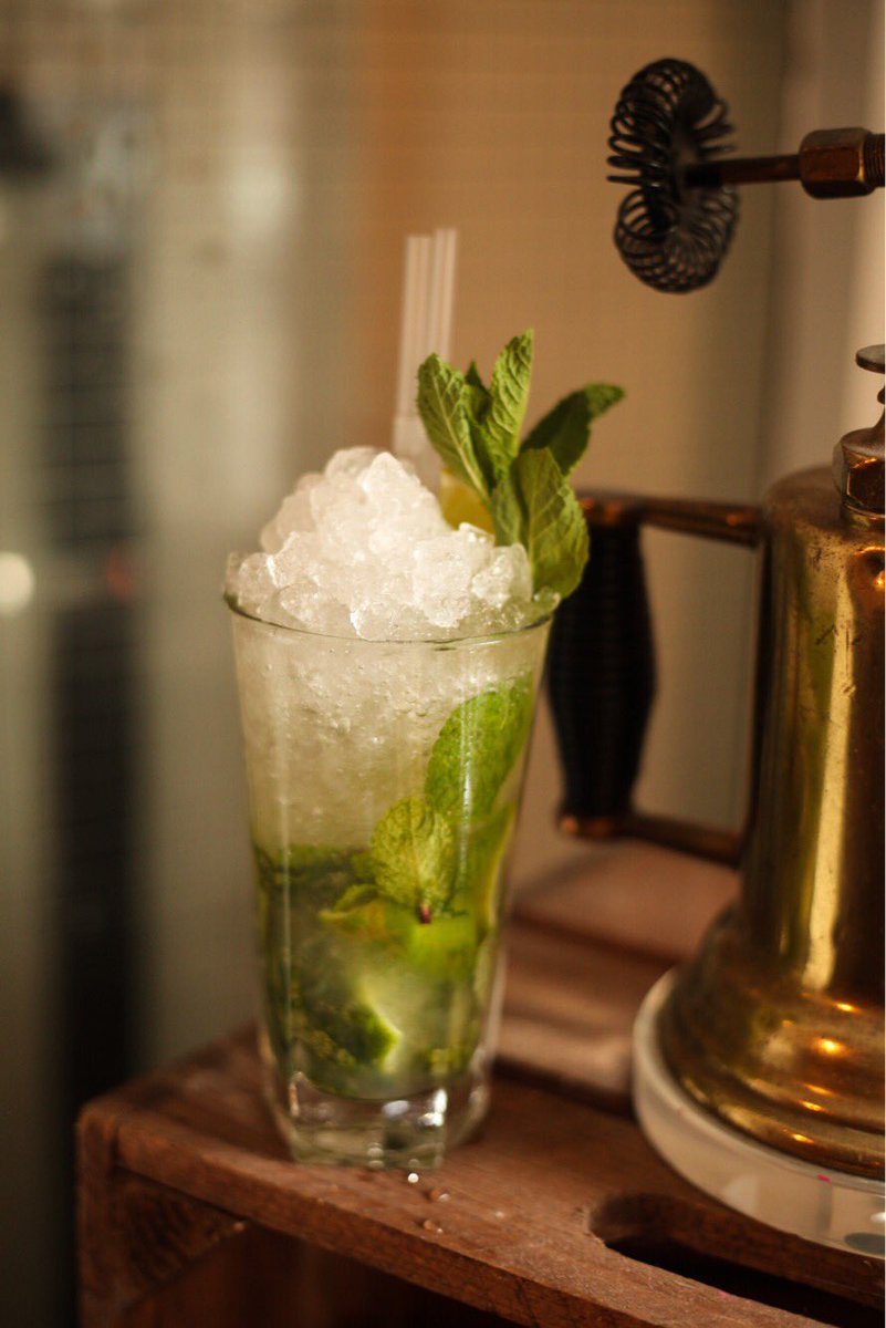 Cowley_Retreat's tweet photo. It's Friday! Don't forget our special happy hour deal today, like everyday ~ 2 for 1 cocktails ~ between 5pm and 8pm https://t.co/oUVP2woThf
