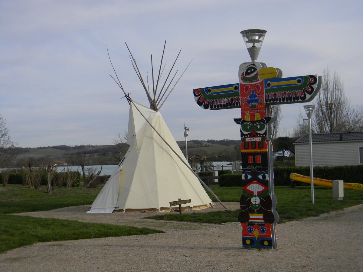 Le village indien le watipi prend forme