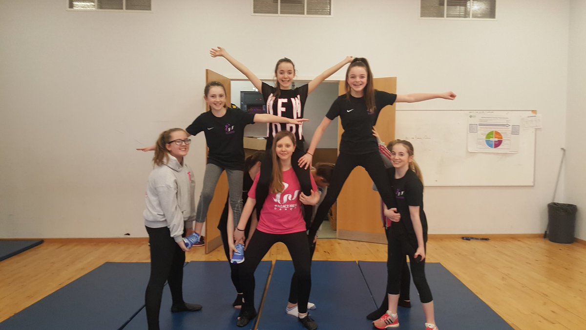 WHS_SSOS's tweet image. 1L2 experimenting with group balances #balanceandcontrol #cooperation 👍