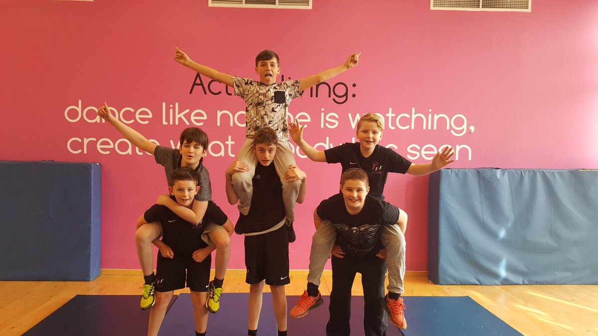 WHS_SSOS's tweet image. 1L2 experimenting with group balances #balanceandcontrol #cooperation 👍