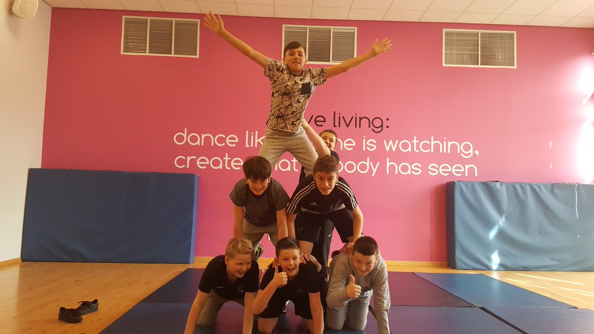 WHS_SSOS's tweet image. 1L2 experimenting with group balances #balanceandcontrol #cooperation 👍