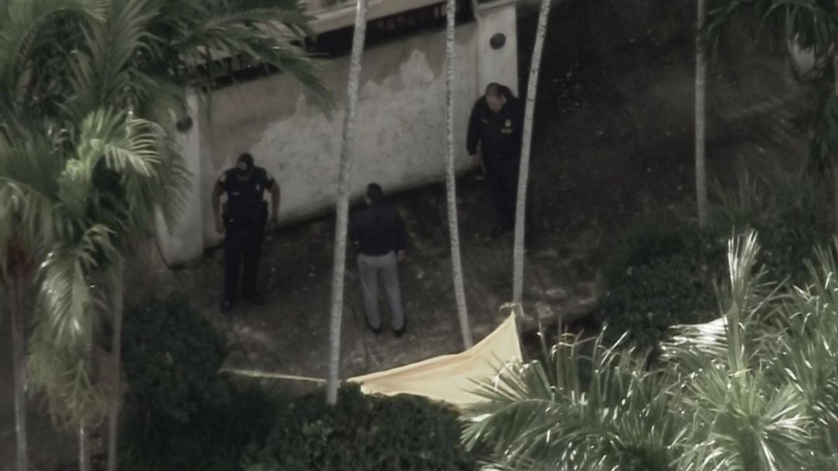 #BREAKING Man found dead outside synagogue in Miami bit.ly/2n1BZsE https://t.co/SILbBN10Zx