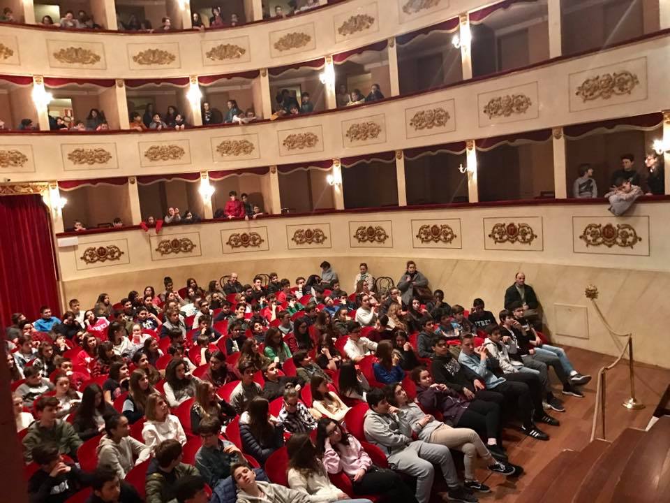 Quando l'opera lirica va a scuola o meglio quando l'opera e le scuole si incontrano al Teatro Persiani!
#operalirica #Recanati #Elisirdamore