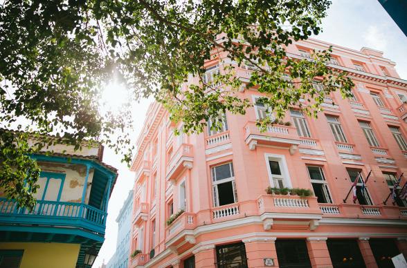 thevenuereport's tweet image. 17 of the absolute best places to visit in April ow.ly/9EvH30aaA2K