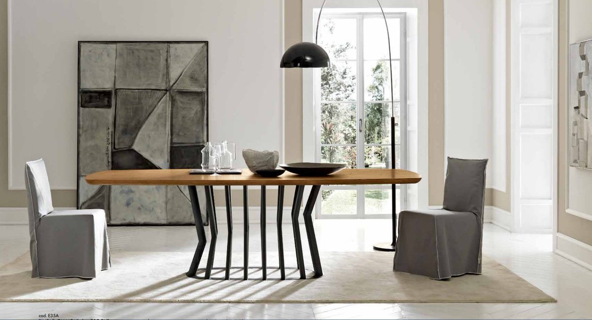 __Bennu's tweet photo. Otro modelo de mesa, en este caso destaca por el diseño de su soporte de metal.
#decoracion
#interiorismo https://t.co/dtHnXwoOn2