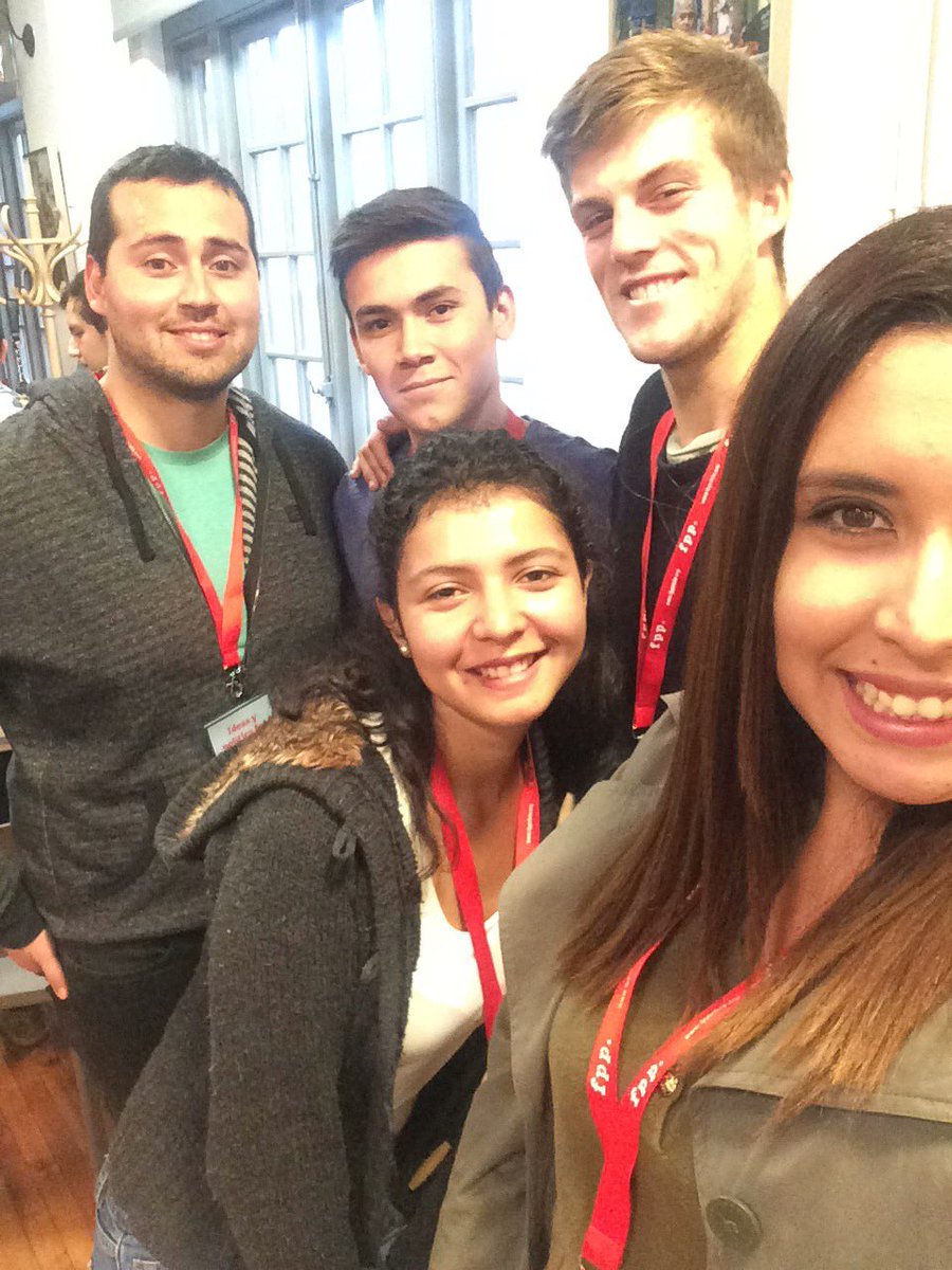 FranCisternasN's tweet photo. #CursoIdeasYPolitica #fpo @fppchile Equipo Vargas Llosa https://t.co/2wSyET0d7U