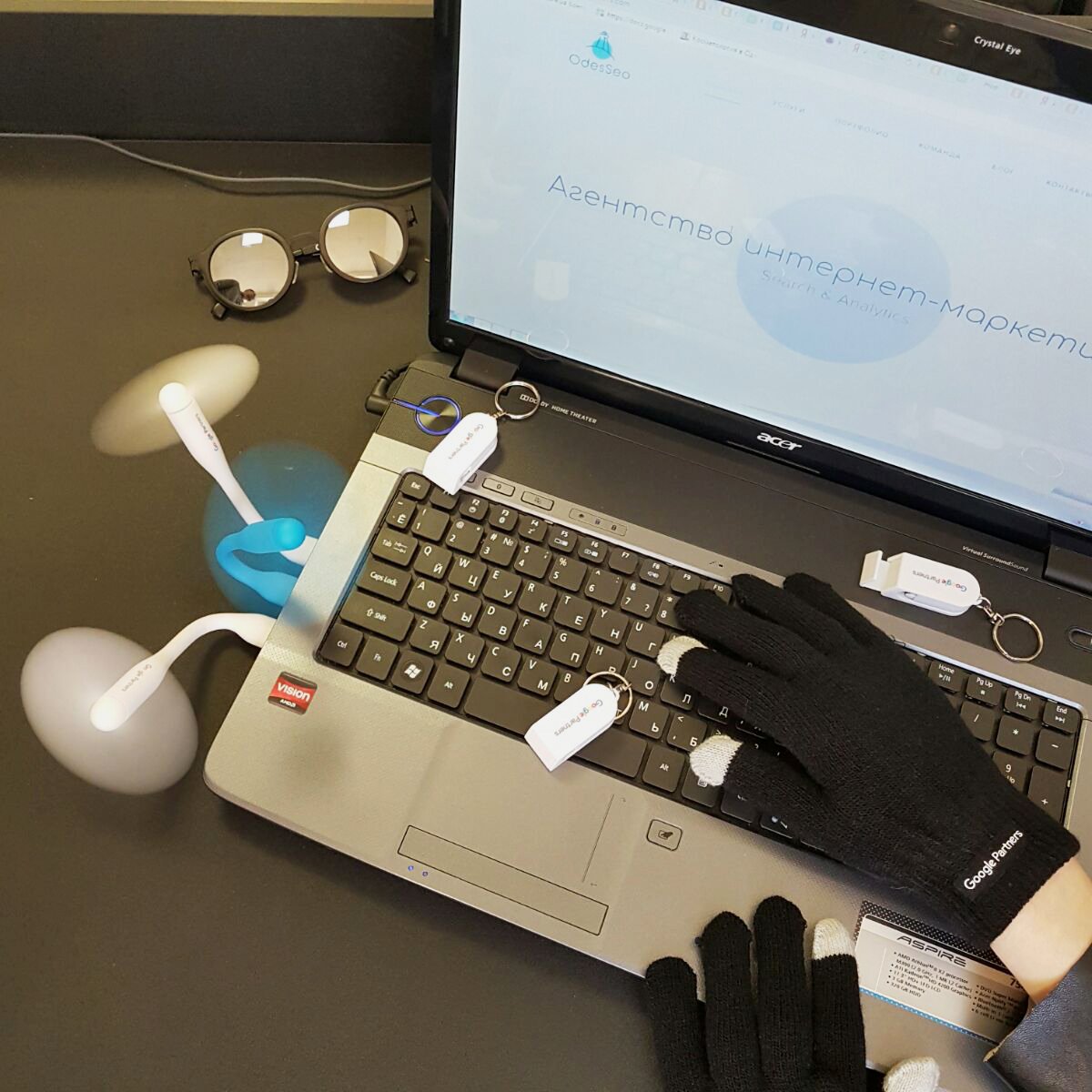 OdesSeo_ua's tweet photo. Полезные подарки от Google! Готовы и к зиме, и к лету🙈
#OdesSeo #GooglePartners https://t.co/oUJj14wyPl