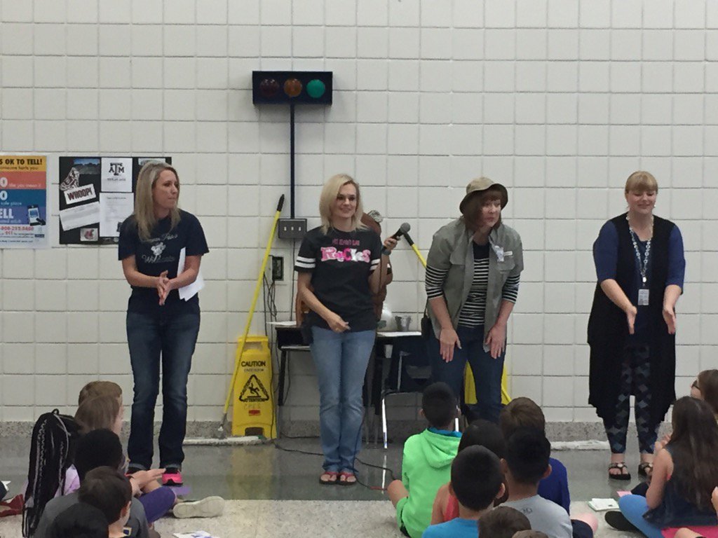 Barr1Mary's tweet photo. Cpes singing and having fun with STAAR camp! @CPES4thGrade https://t.co/9p1rItyiHP