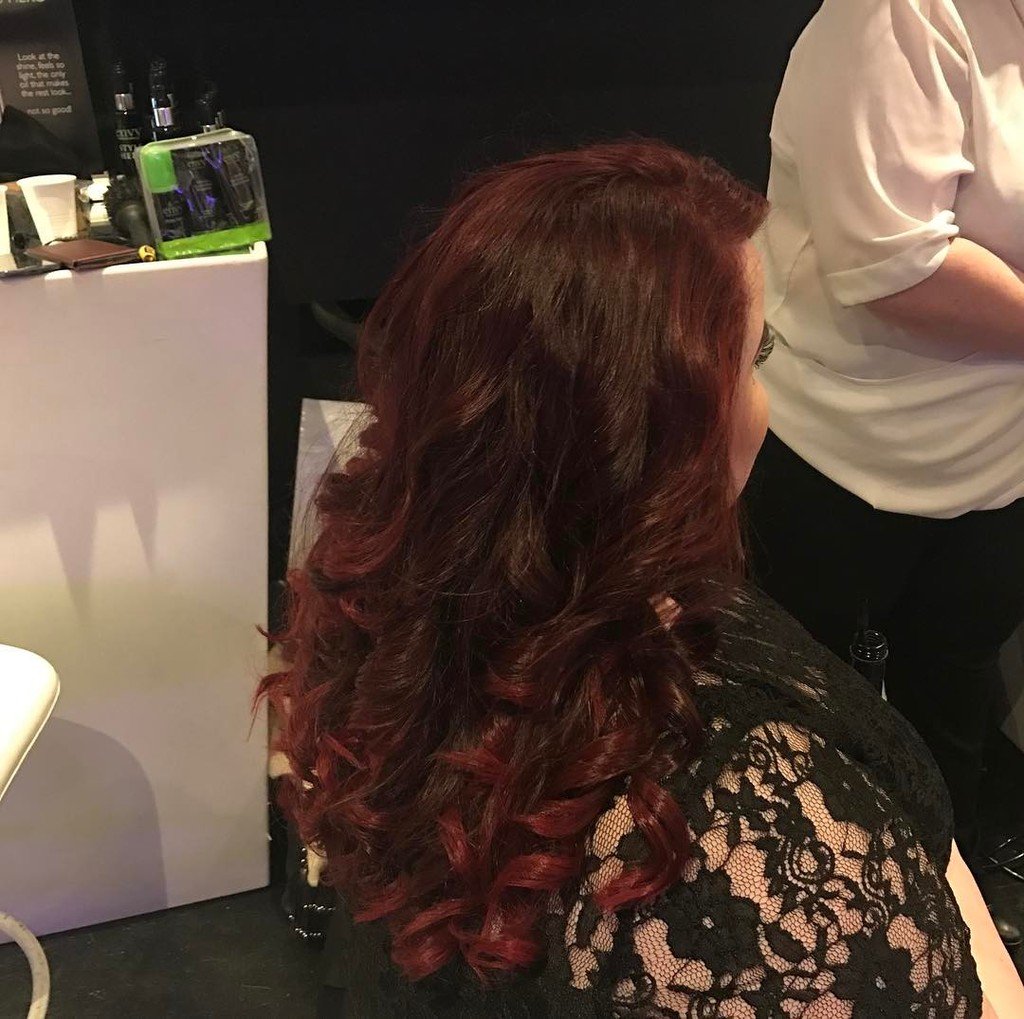 GeorginaGrogan_'s tweet photo. I absolutely adore my hair from @envyprofessional! โค๏ธ#spawithyourma #alexsilverpr https://t.co/tZJ7qmRoo6 https://t.co/Hu91X40m78